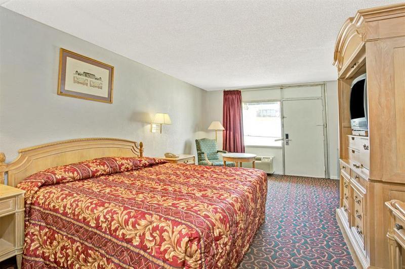 Red Roof Inn Fredericksburg North Esterno foto