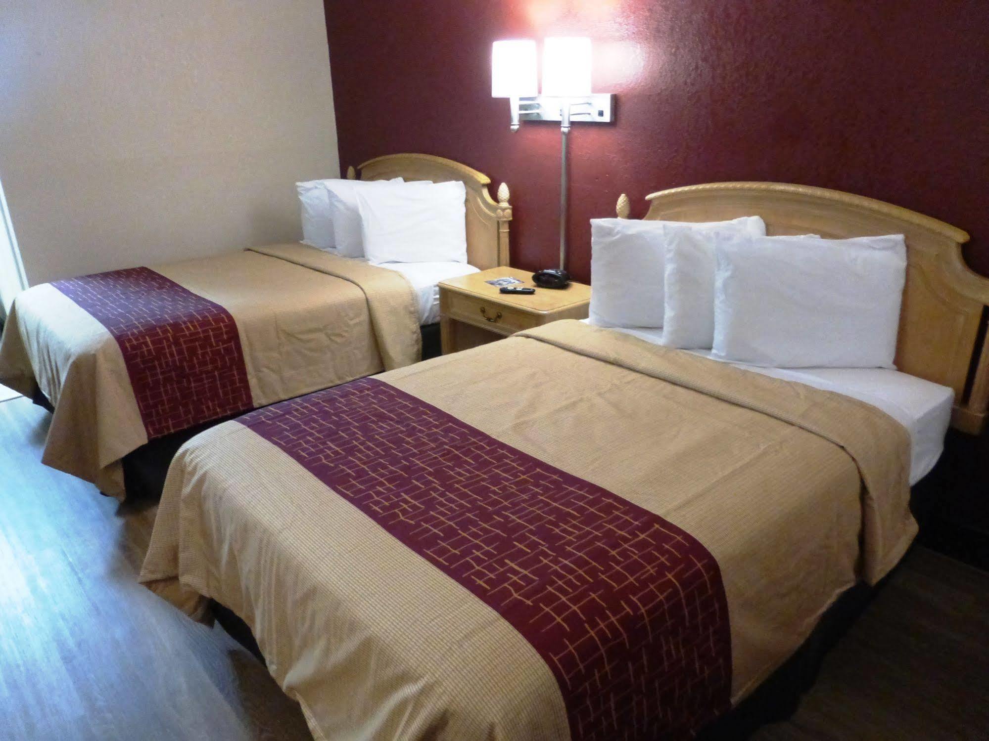 Red Roof Inn Fredericksburg North Esterno foto