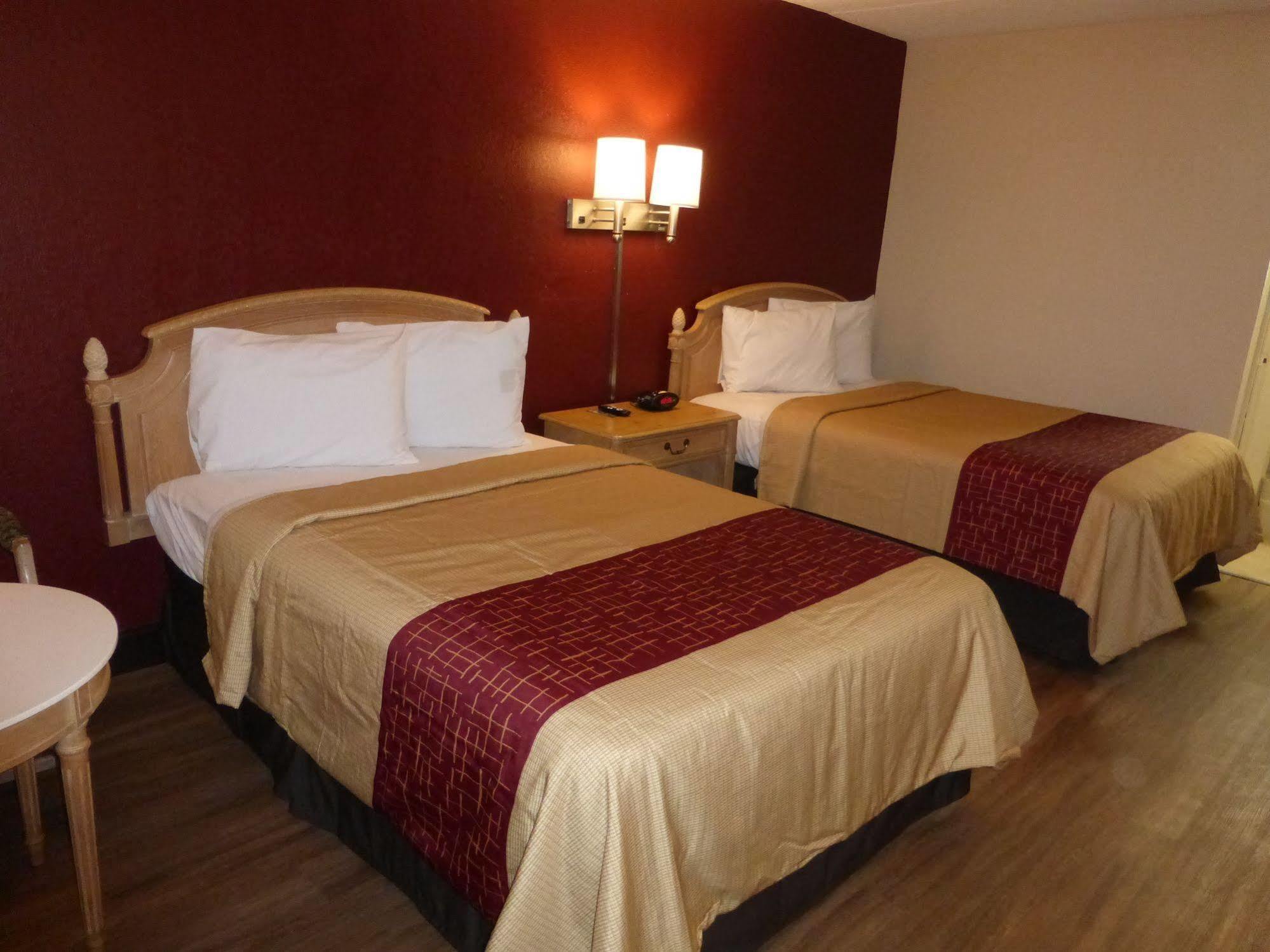 Red Roof Inn Fredericksburg North Esterno foto