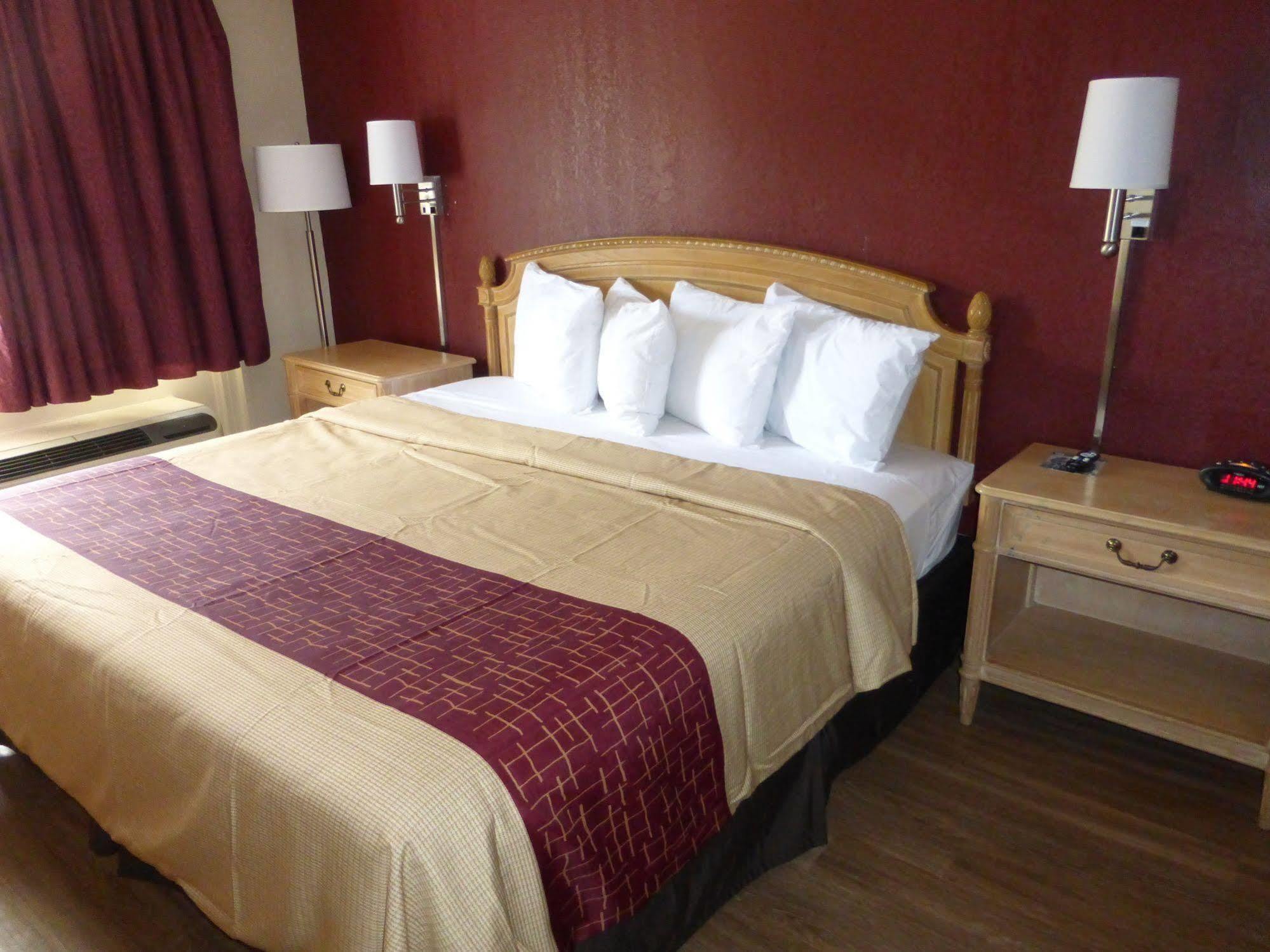 Red Roof Inn Fredericksburg North Esterno foto