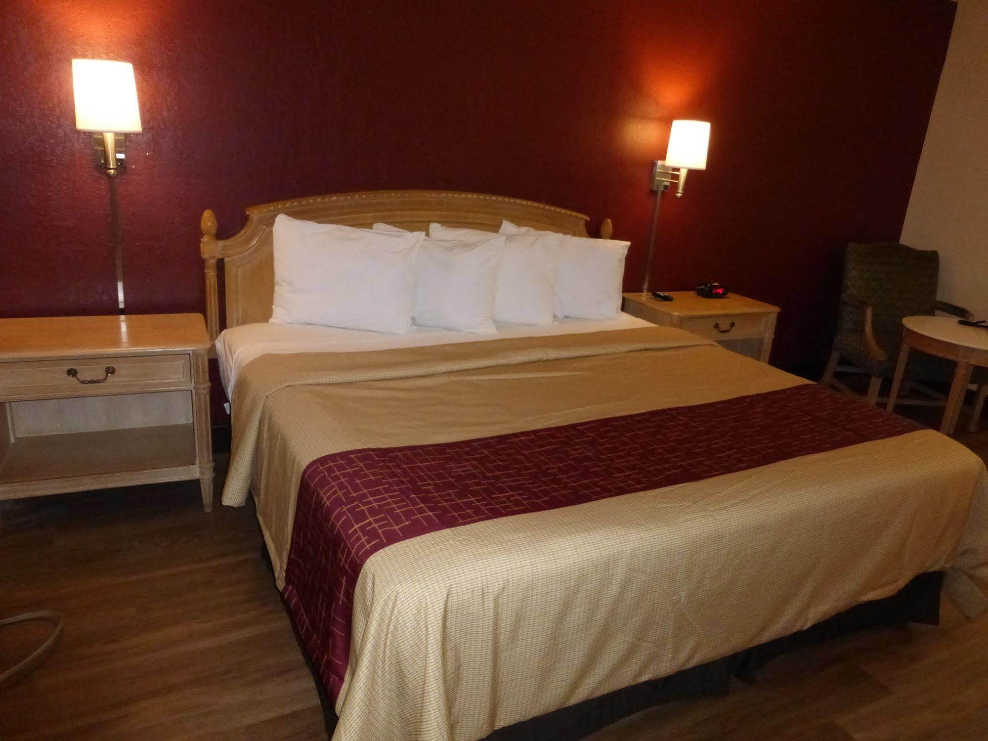 Red Roof Inn Fredericksburg North Esterno foto